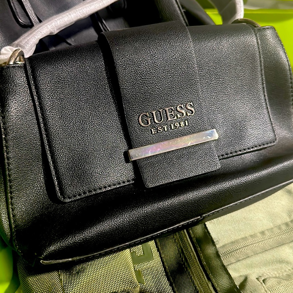 Brand new guess purse never used